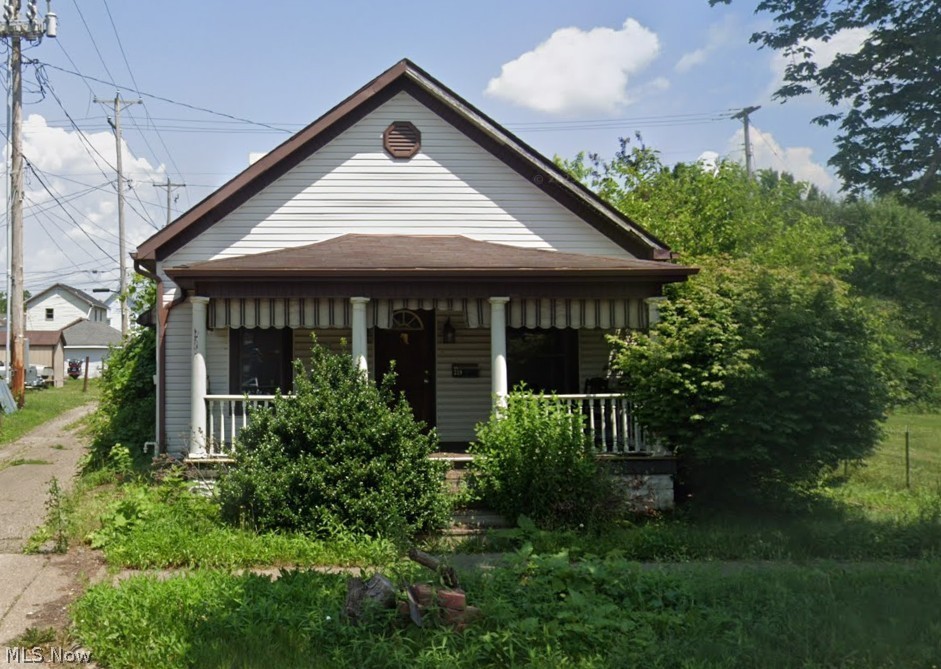319 E 5th Street Uhrichsville OH 44683