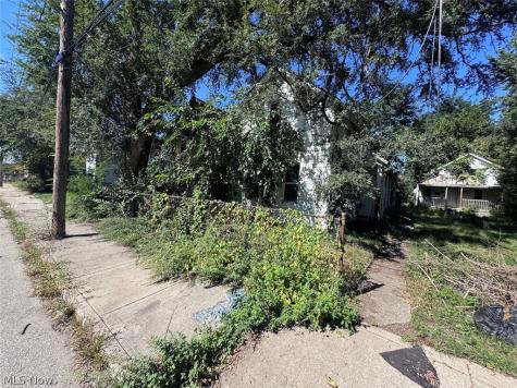 5053 Pershing Avenue Cleveland OH 44127