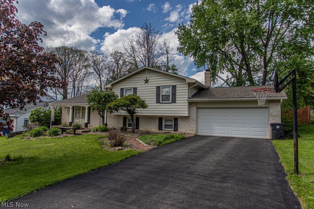 8523 Sleepy Hollow Drive NE Warren OH 44484
