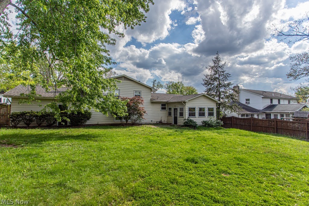 8523 Sleepy Hollow Drive NE Warren OH 44484