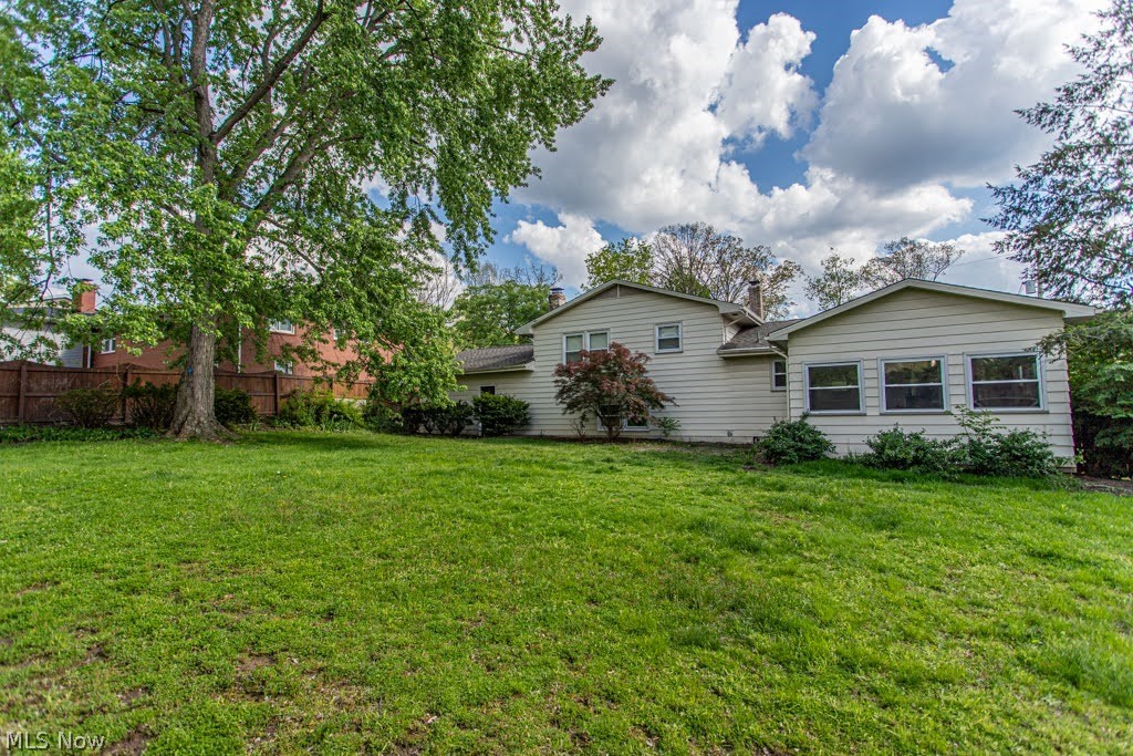 8523 Sleepy Hollow Drive NE Warren OH 44484