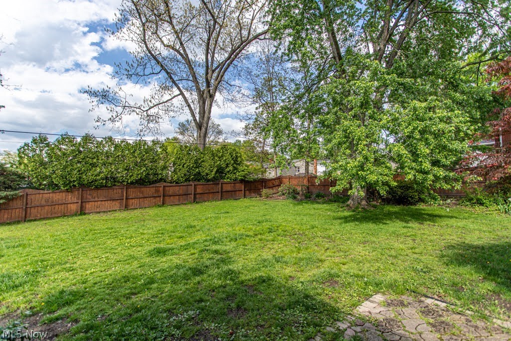 8523 Sleepy Hollow Drive NE Warren OH 44484