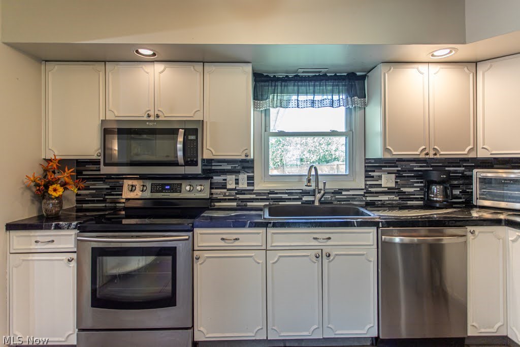 8523 Sleepy Hollow Drive NE Warren OH 44484