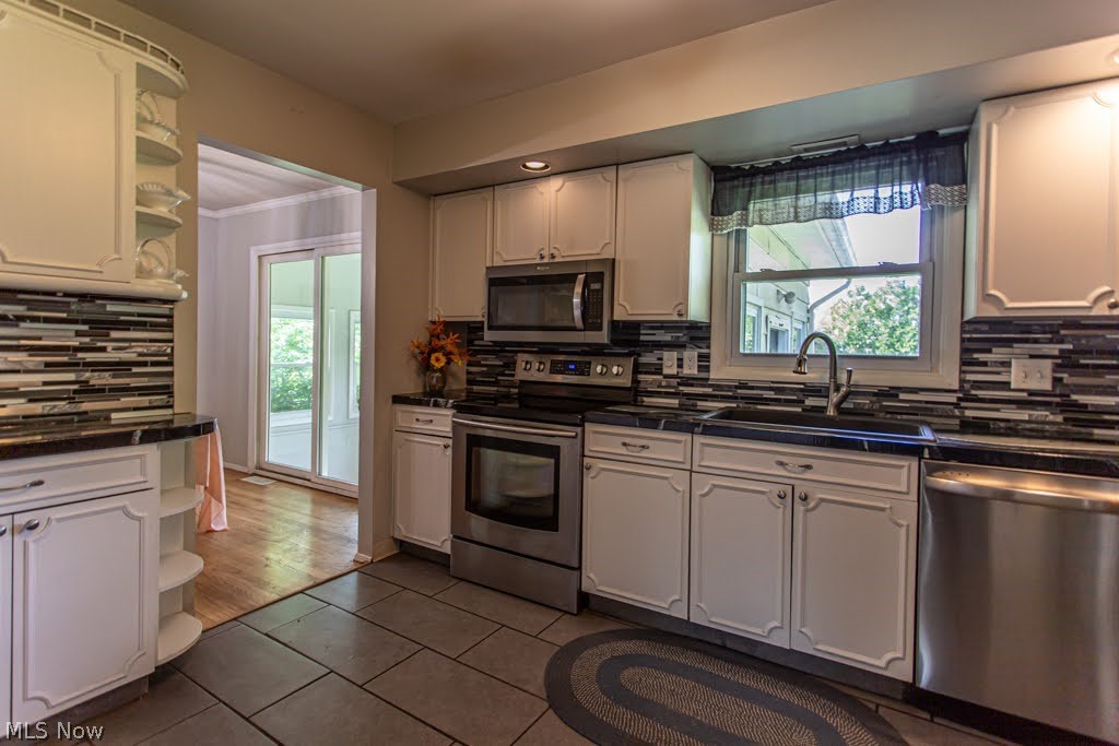 8523 Sleepy Hollow Drive NE Warren OH 44484