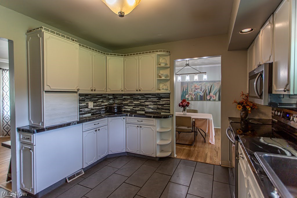 8523 Sleepy Hollow Drive NE Warren OH 44484