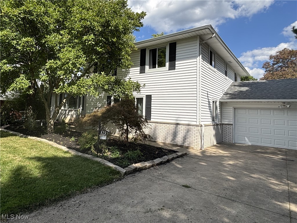 823 Colony Drive Highland Heights OH 44143