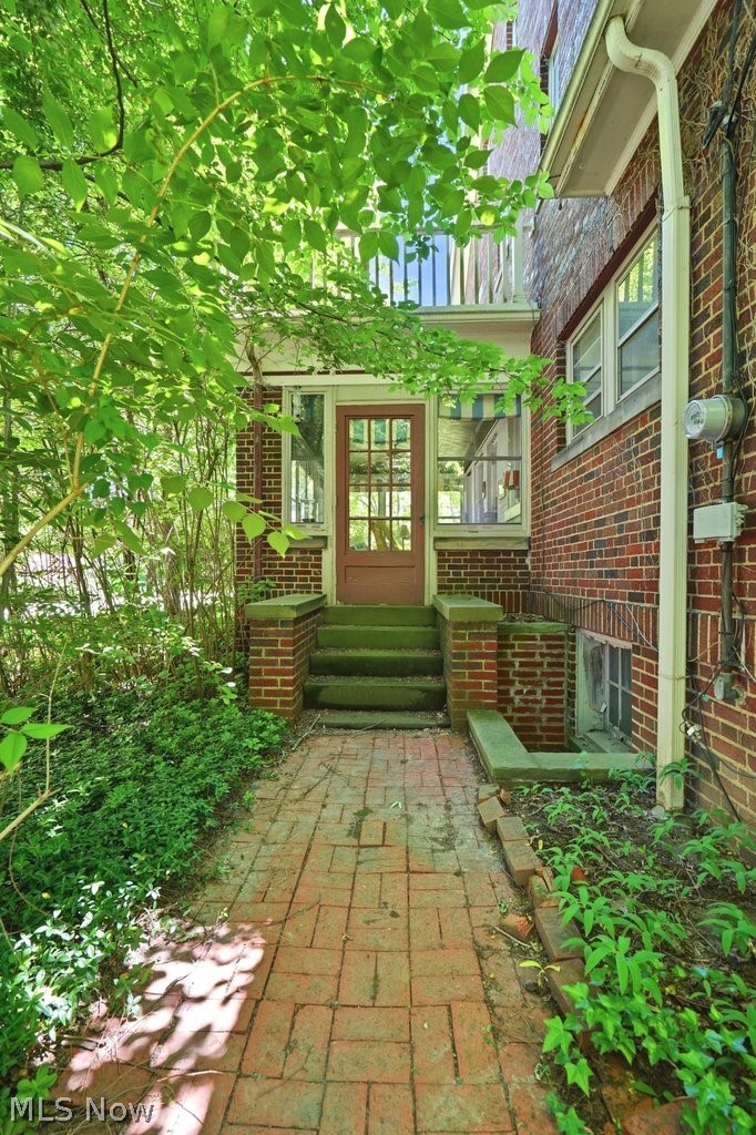 2850 Broxton Road Shaker Heights OH 44120