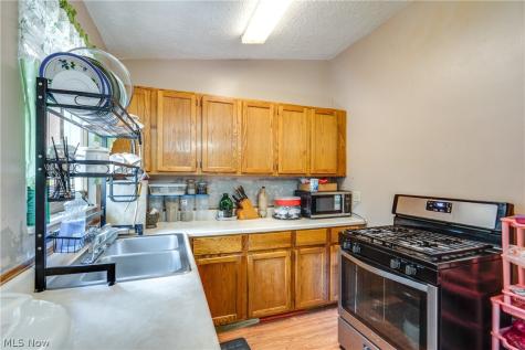 1637 Vicgross Avenue Akron OH 44310