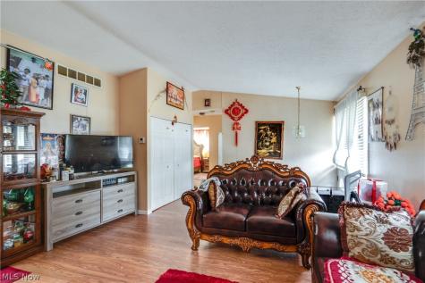 1637 Vicgross Avenue Akron OH 44310