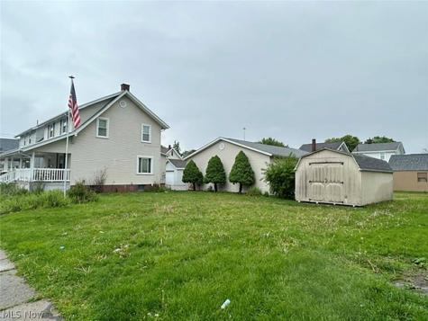824 Smith Avenue NW Canton OH 44708