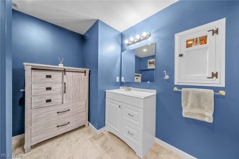 9590 Ravinia Drive Olmsted Falls OH 44138