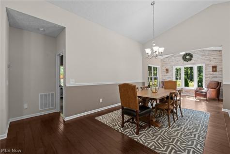 9590 Ravinia Drive Olmsted Falls OH 44138