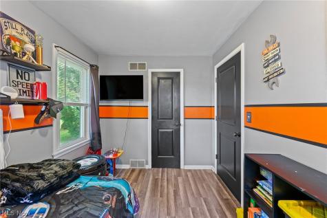 1521 W Park Avenue Niles OH 44446
