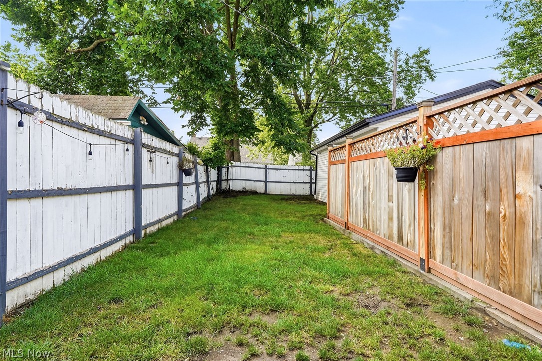 109 Stanford Avenue Elyria OH 44035