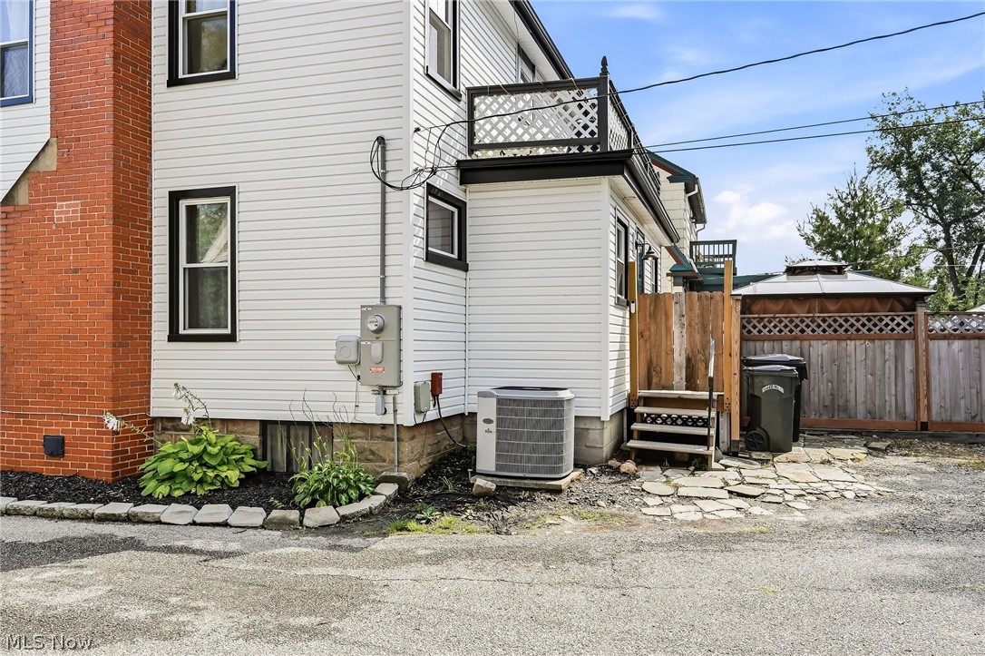 109 Stanford Avenue Elyria OH 44035