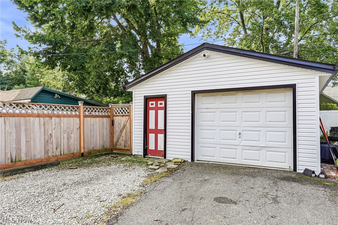 109 Stanford Avenue Elyria OH 44035