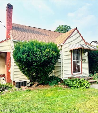 802 Sherlock Place NE Canton OH 44714