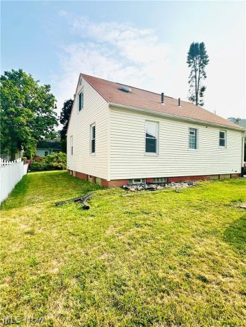 802 Sherlock Place NE Canton OH 44714