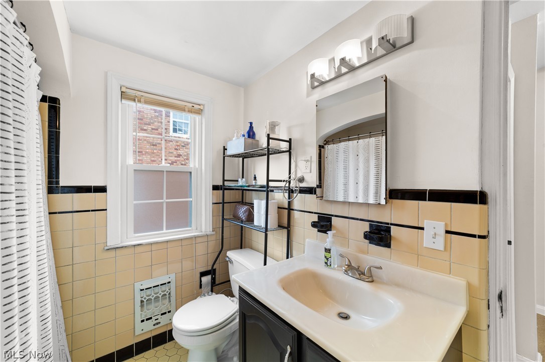 3687 Townley Road Shaker Heights OH 44122
