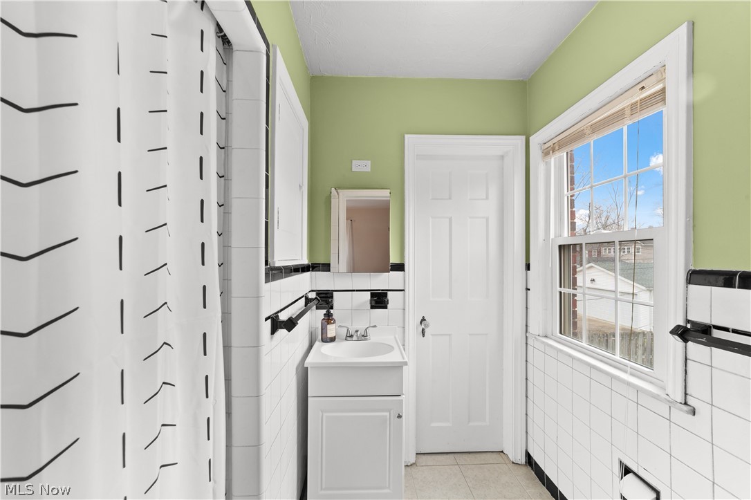 3687 Townley Road Shaker Heights OH 44122