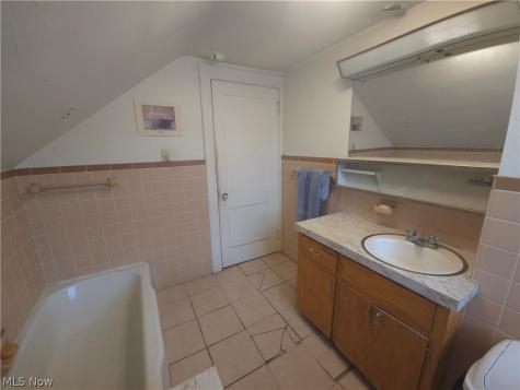 452 Allenford Street Akron OH 44314