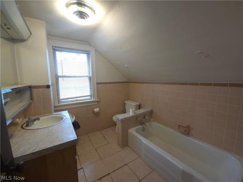 452 Allenford Street Akron OH 44314