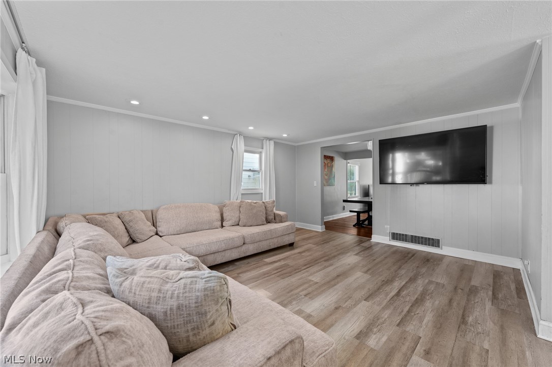 4527 Laurel Road South Euclid OH 44121