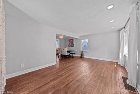 4527 Laurel Road South Euclid OH 44121
