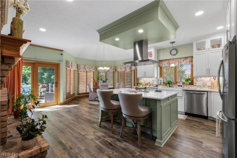 3896 Edison Street NE Hartville OH 44632