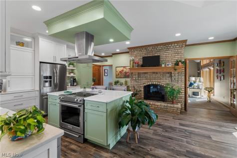 3896 Edison Street NE Hartville OH 44632