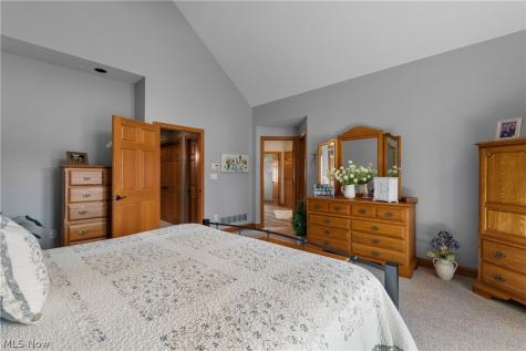 3896 Edison Street NE Hartville OH 44632