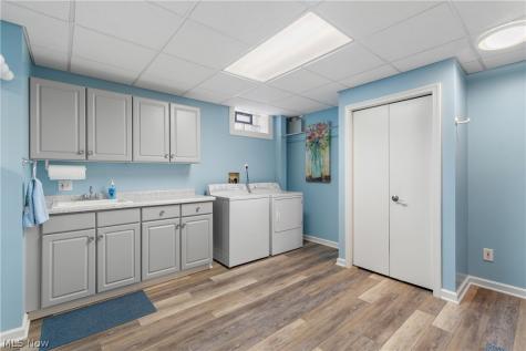 3896 Edison Street NE Hartville OH 44632