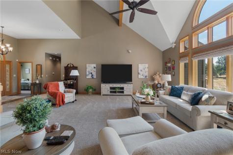 3896 Edison Street NE Hartville OH 44632