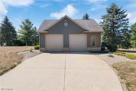 3896 Edison Street NE Hartville OH 44632