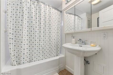 1446 Roycroft Avenue Lakewood OH 44107
