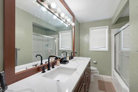 5175 Thornbury Boulevard Lyndhurst OH 44124