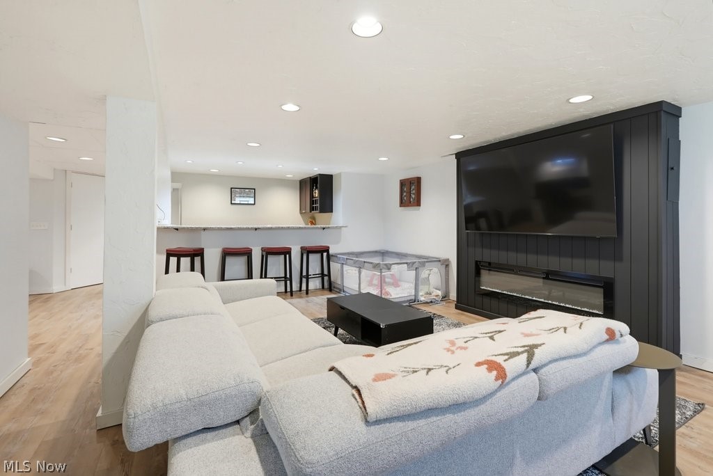 5175 Thornbury Road Lyndhurst OH 44124