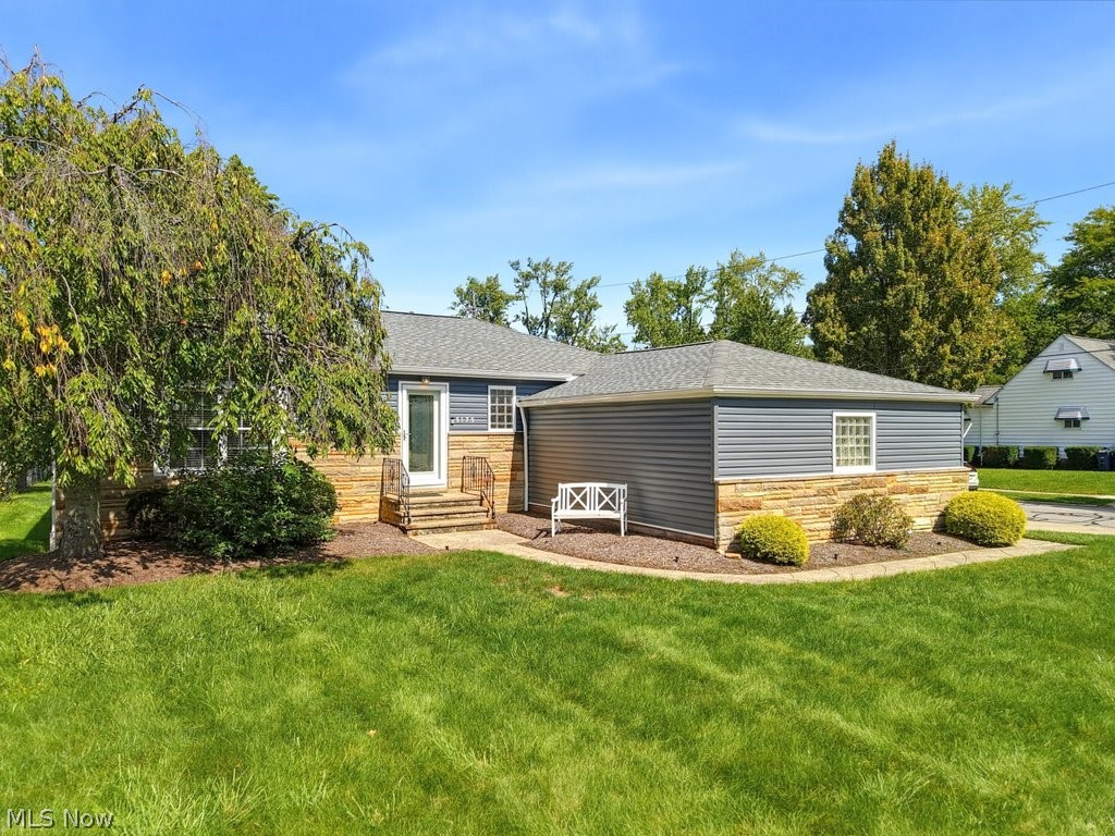 5175 Thornbury Road Lyndhurst OH 44124