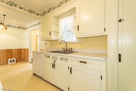 357 E 307th Street Willowick OH 44095