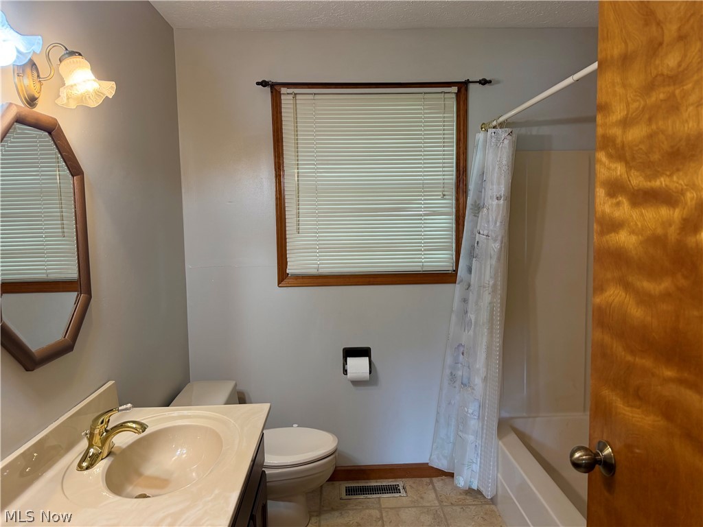 2067 Ridgeland Drive Avon OH 44011