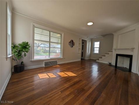 18707 Shawnee Avenue Cleveland OH 44119