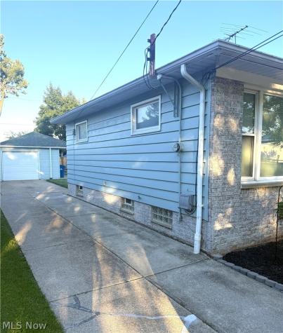 6597 Mandalay Drive Parma Heights OH 44130