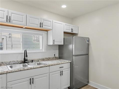12407 Farringdon Avenue Cleveland OH 44105