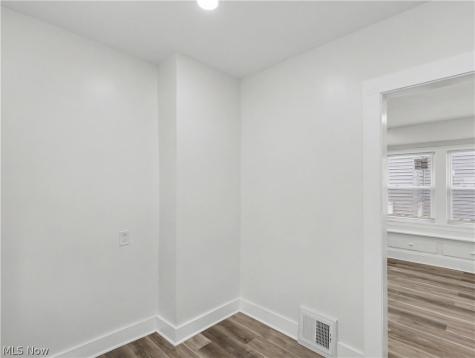 12407 Farringdon Avenue Cleveland OH 44105