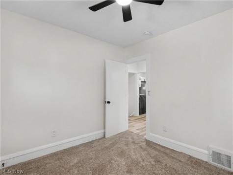 12407 Farringdon Avenue Cleveland OH 44105
