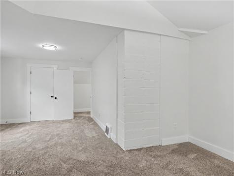 12407 Farringdon Avenue Cleveland OH 44105