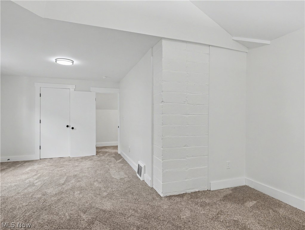 12407 Farringdon Avenue Cleveland OH 44105