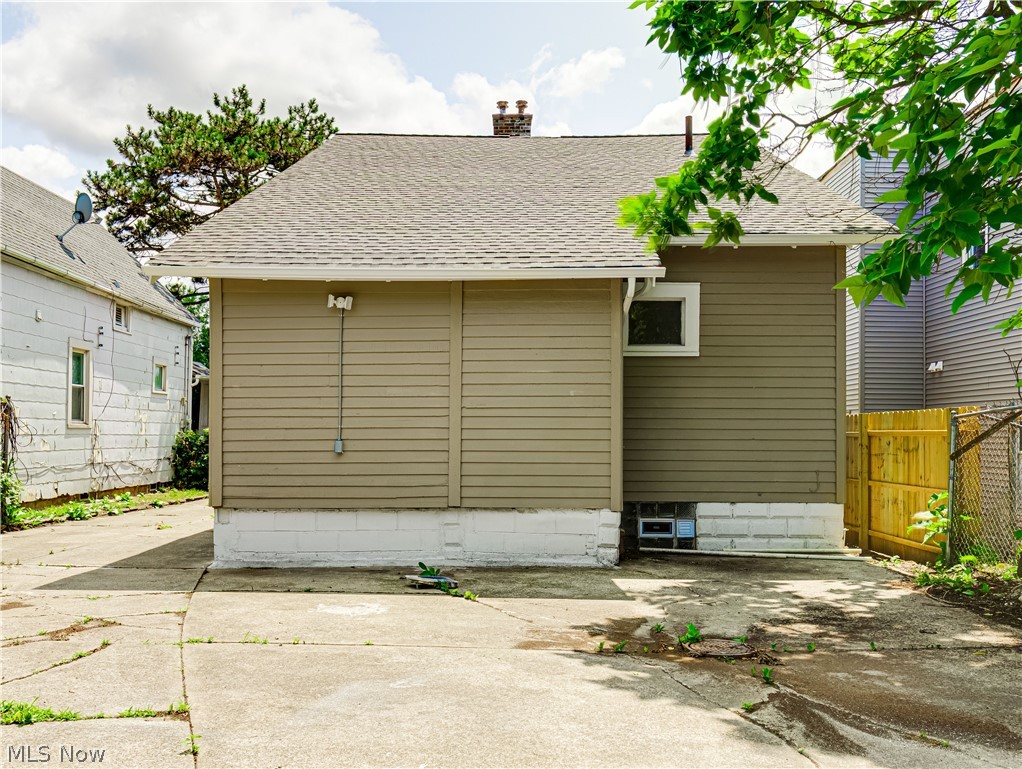 12407 Farringdon Avenue Cleveland OH 44105