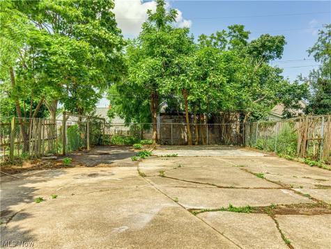 12407 Farringdon Avenue Cleveland OH 44105