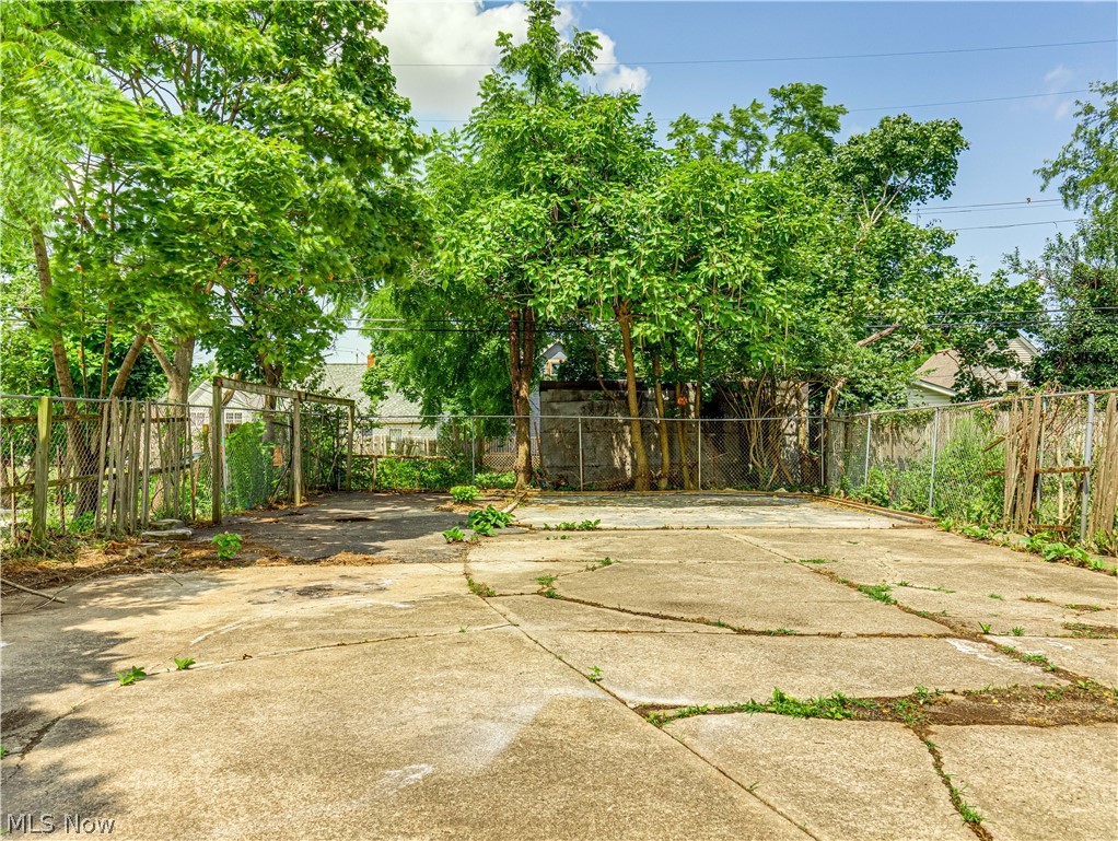 12407 Farringdon Avenue Cleveland OH 44105